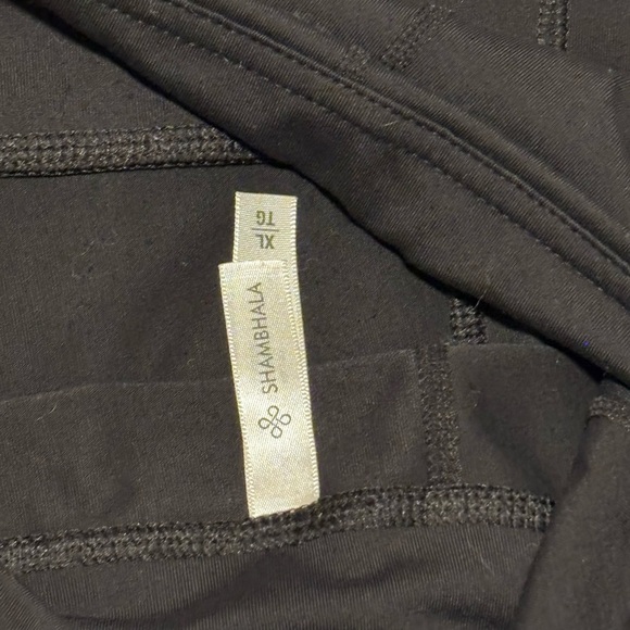 Shambhala Size XL Black Capris - Picture 5 of 5